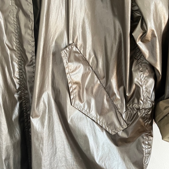 Metallic army green utility-style raincoat - Picture 4 of 13